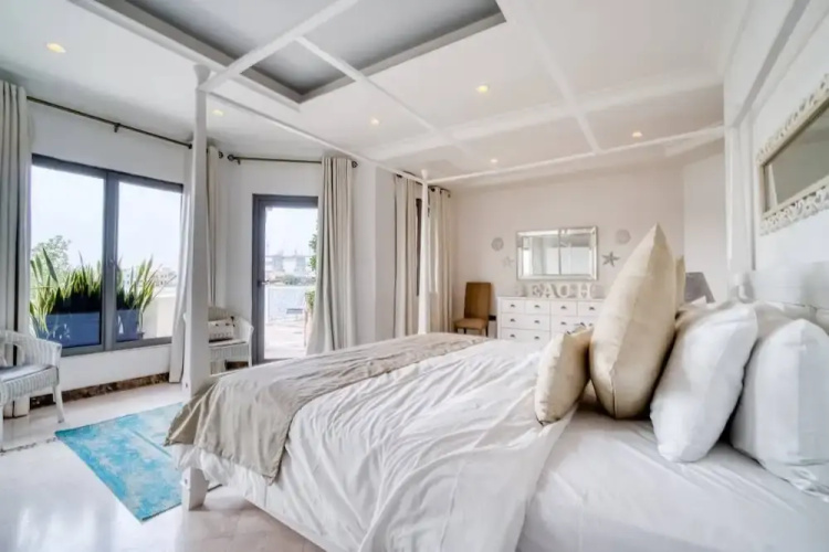 Private 5 Bedrooms Villa With Pool