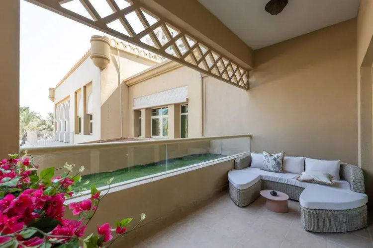 Rustic Palm 1BR w Beach Access