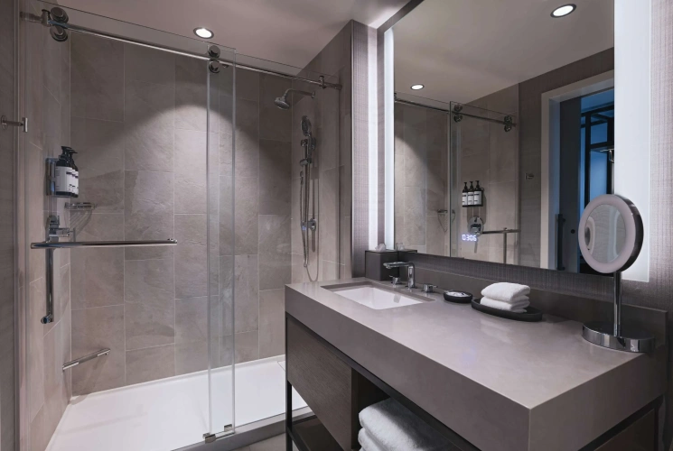 Standard Quadruple room with water view