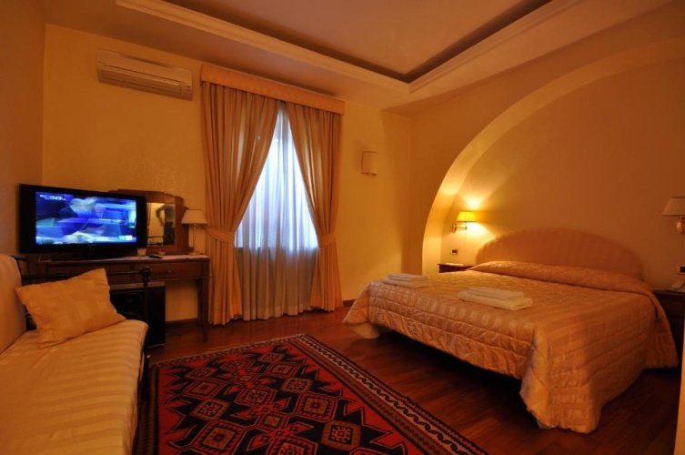 Standard Triple room
