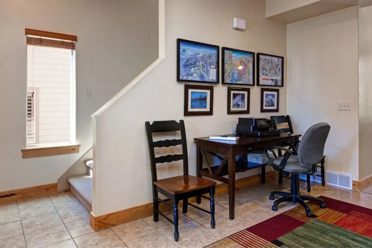 4BR 3.5BA Urban Alpine Home by RedAwning
