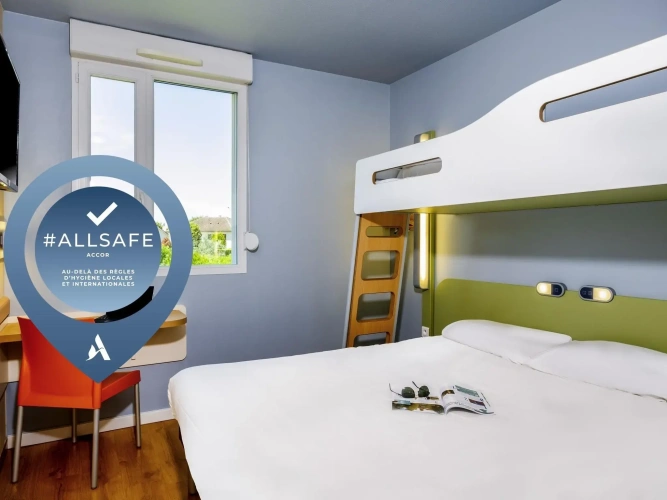 Standard Triple room