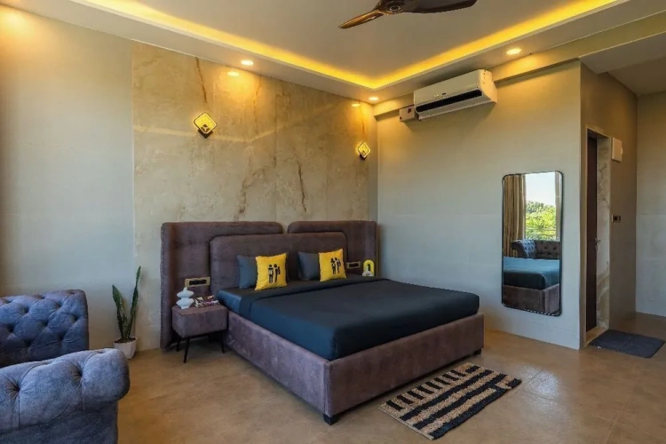 Deluxe Double room with balcony and with land view