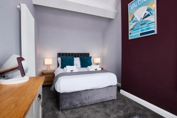 2 Bedrooms Classic Apartment