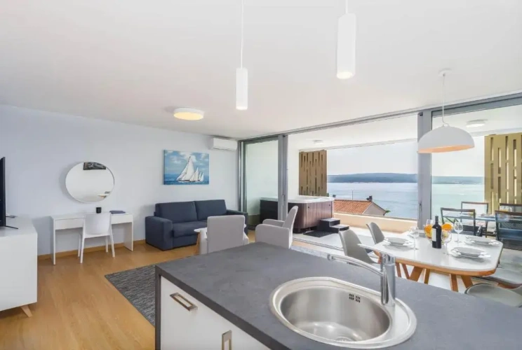 Apartment with sea view