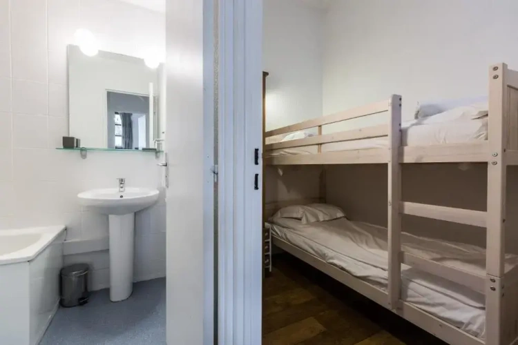 3 Bedrooms Apartment