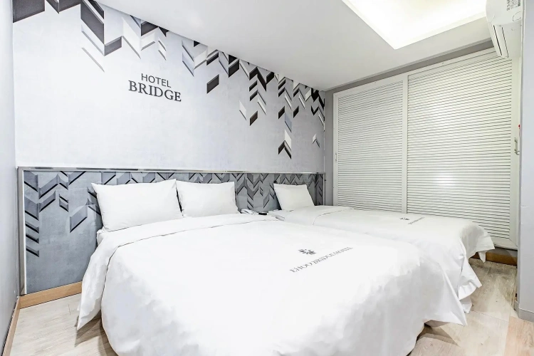 Deluxe Twin Family room