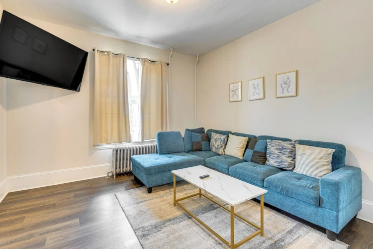 3 Bedrooms Apartment