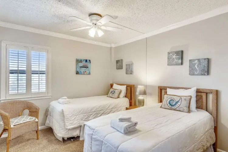 Inlet Reef 310 2 Bedroom Condo by RedAwning