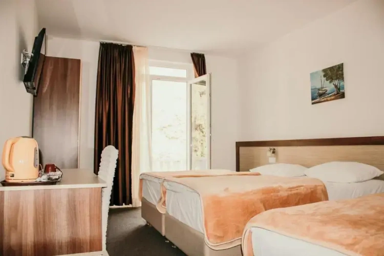 Standard Triple room with balcony