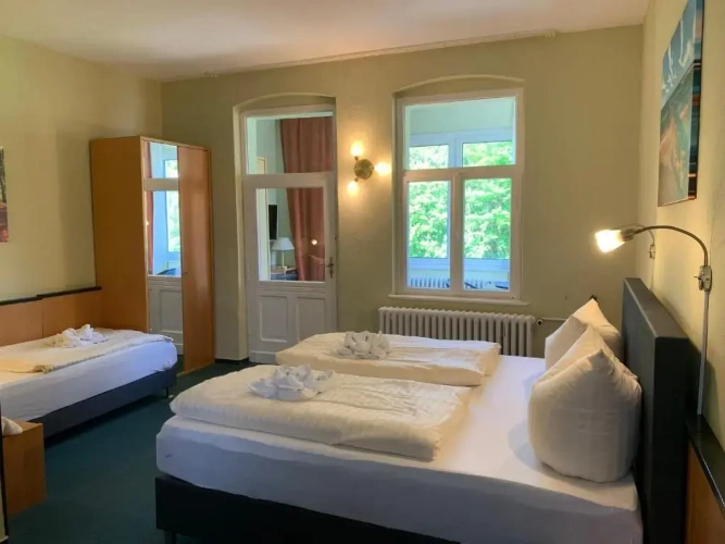 Standard Triple room