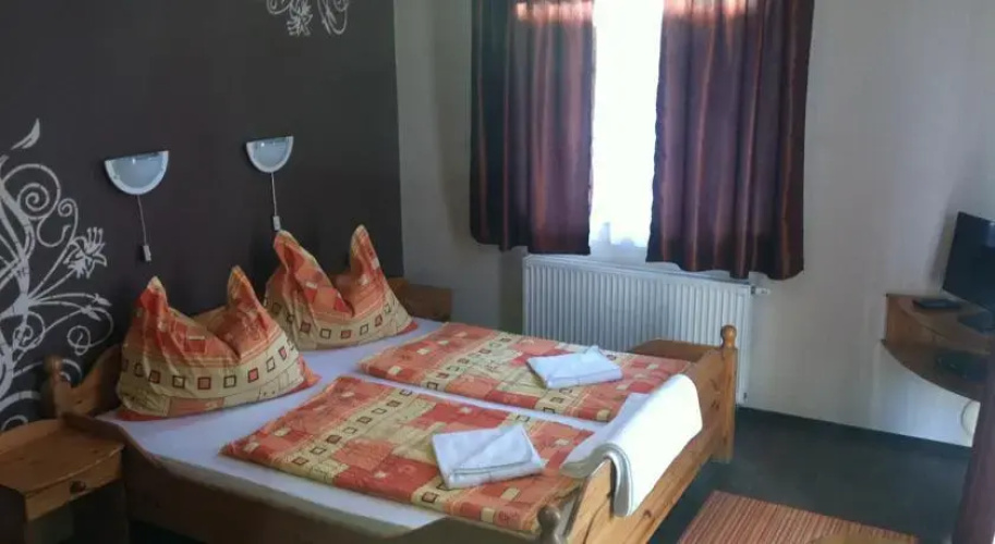 Csiszar Panzio es Apartmanhaz