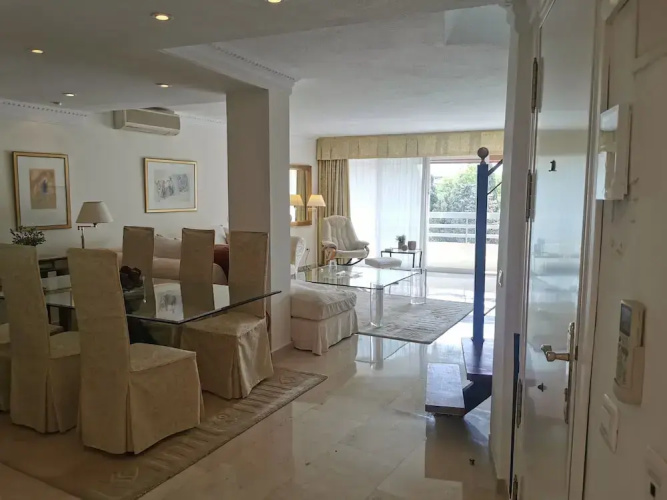Pent-house, 3 Bedroom, Sleeps 6, Parking
