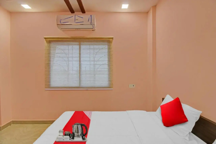 OYO Raj Hotel