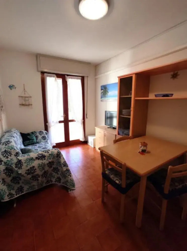 Comfy 2 Bedroom Flat Near the Beach
