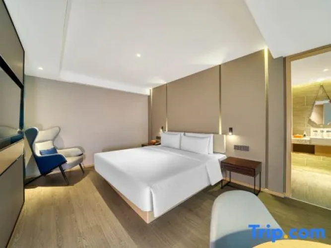 Suite with city view