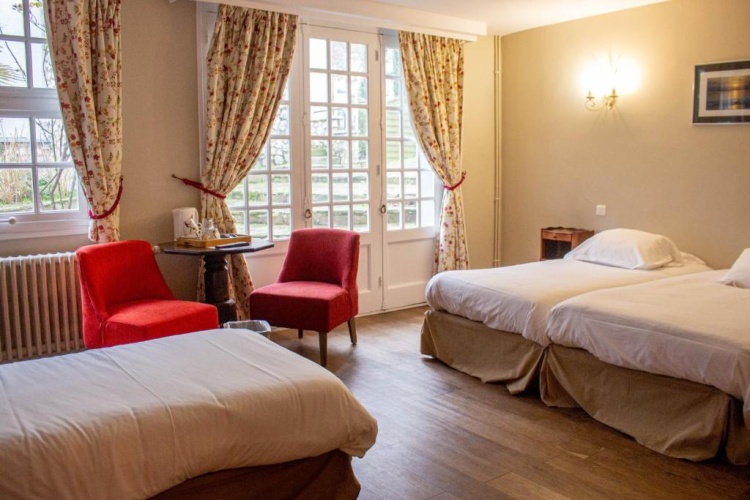 Standard Triple room