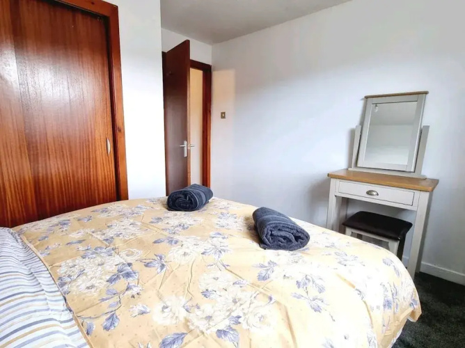 Lovely 2 bed with free parking