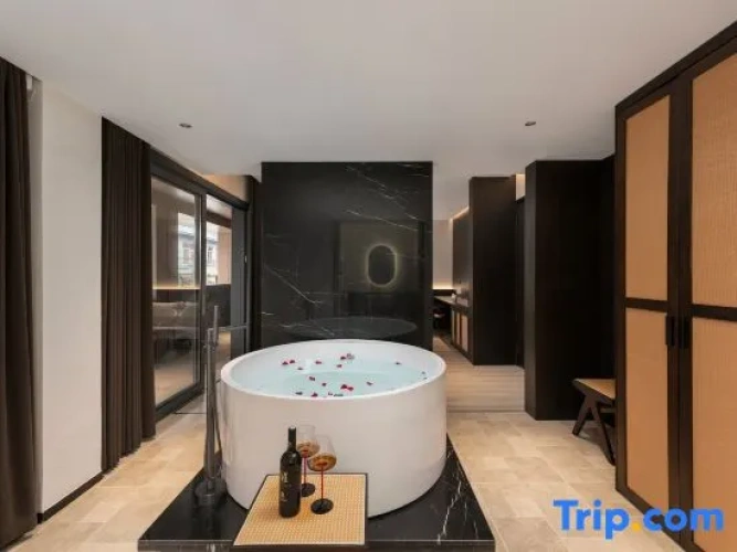 Standard Double room with courtyard view