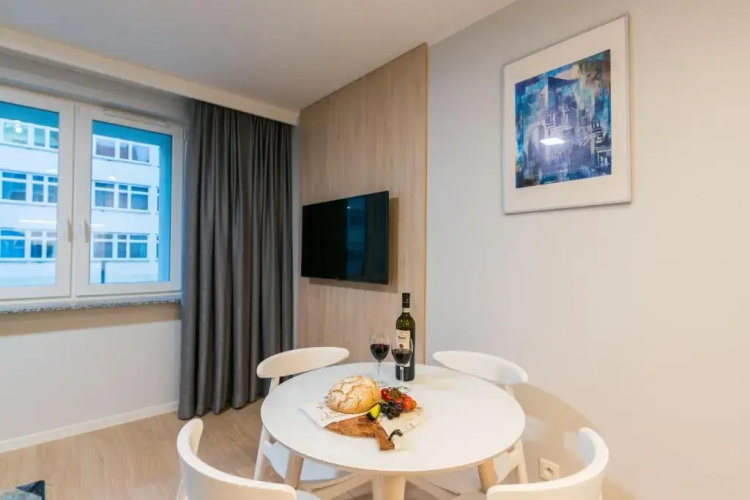 Q17 Apartments