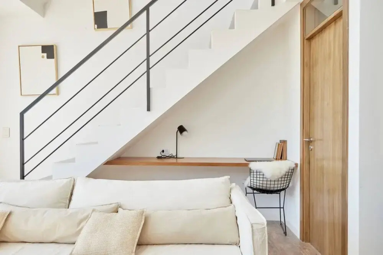 Unique triplex with rooftop private use