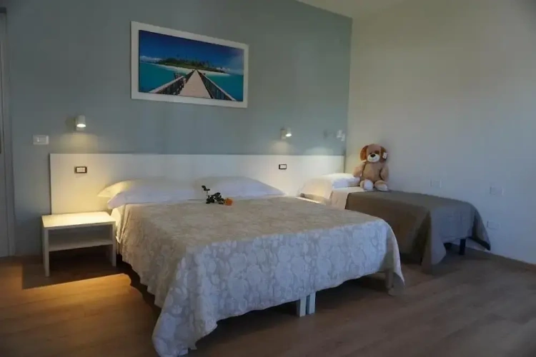 Standard Triple room
