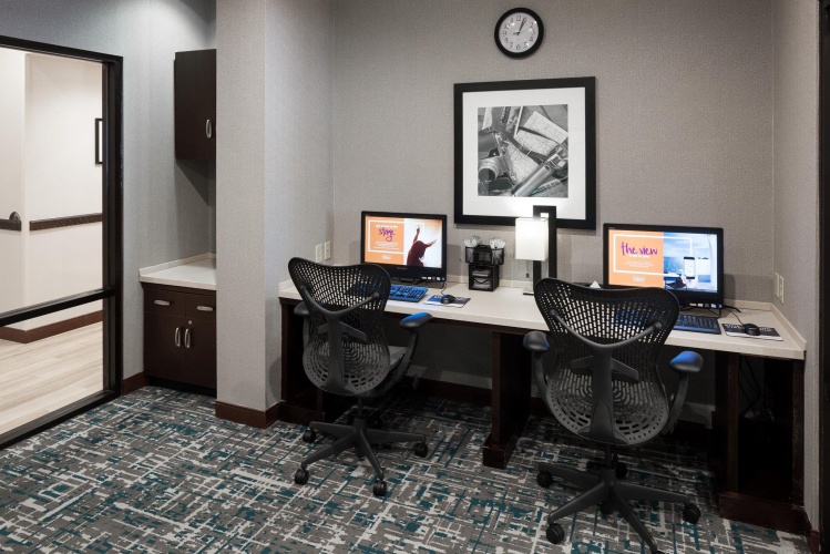 Hampton Inn St. Louis-Downtown (At the Gateway Arch) photo 7