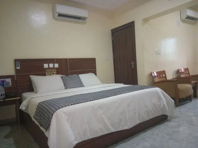 Lois Hotel