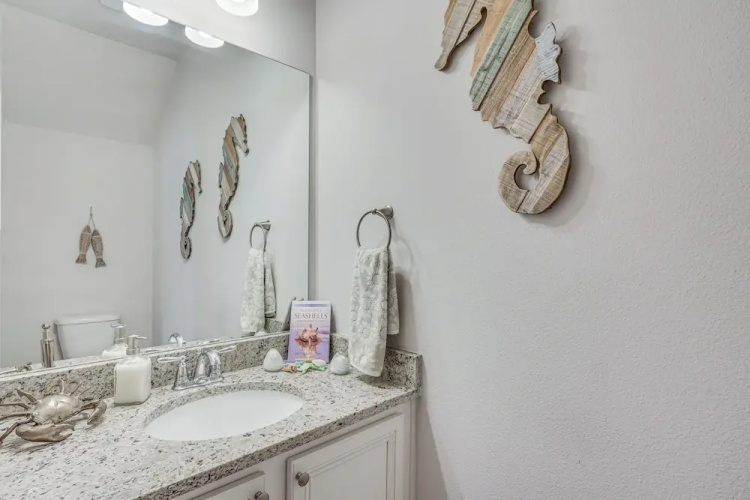 PCB Townhome w/ Deck & Pool Access: 3 Mi to Beach!