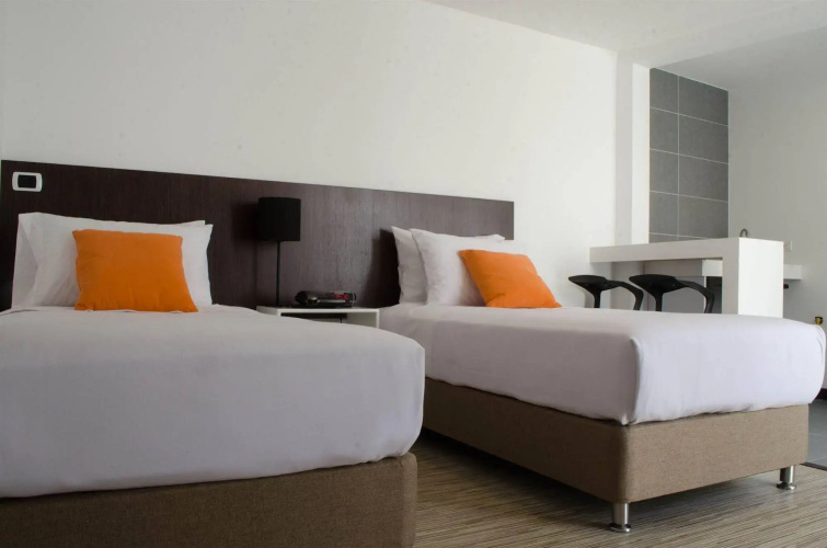 Hotel DC Feria