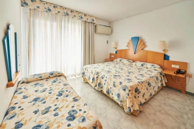 Triple room