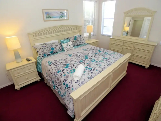 4 BED Pool Home ON Golf Community