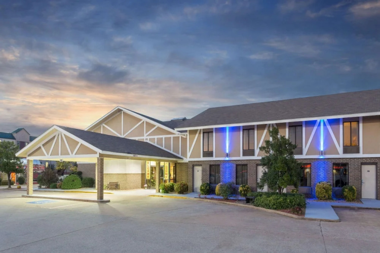 Super 8 Bentonville