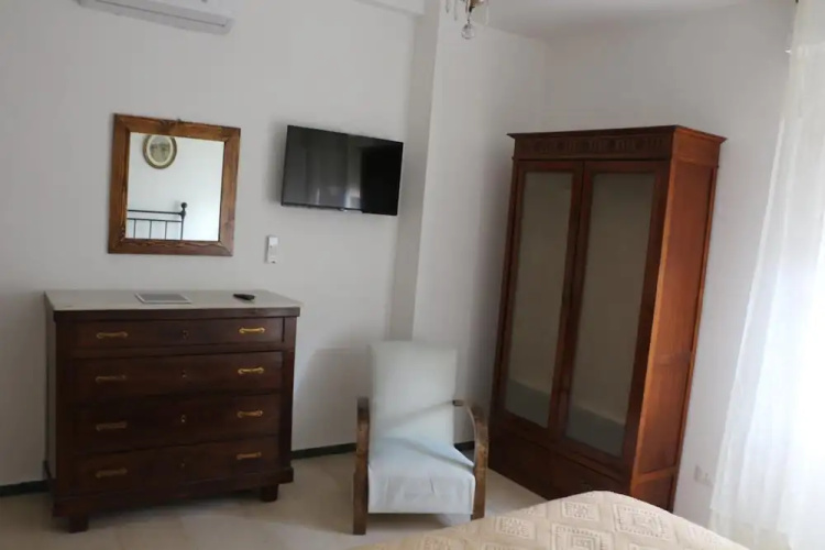 HouseInTheLight B&B