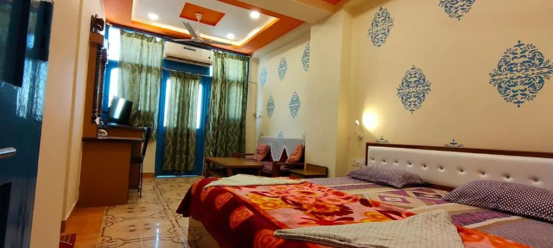 Shivam Paying Guest House