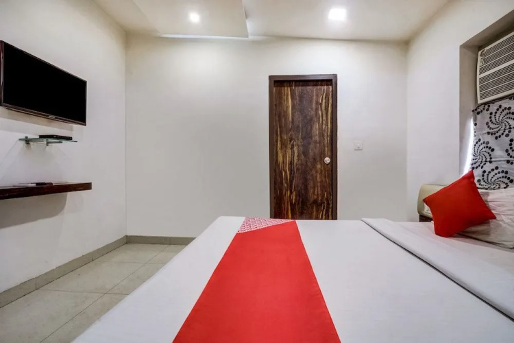 Collection O 35484 Hotel Yatri Inn