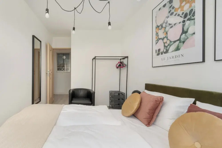 Cozy Apartment for 4 by Renters