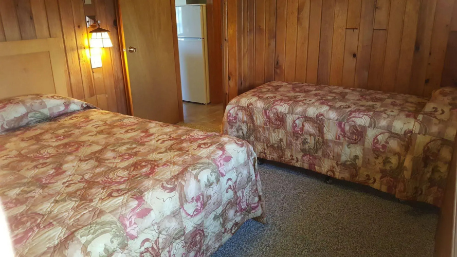 The Cedarwood Inn & Suites