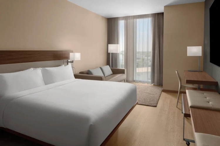 Standard Double room with city view