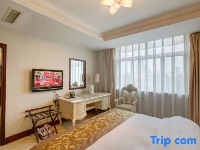 Deluxe Suite