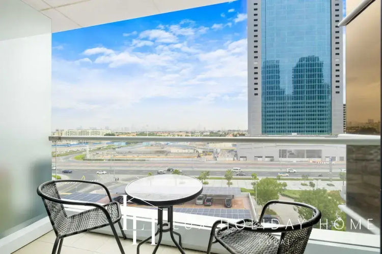 LUX The JLT Gold Crest Studio
