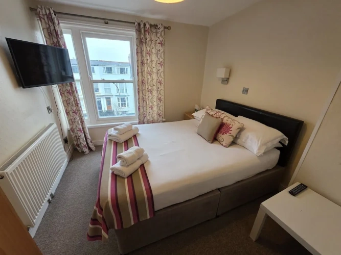 2 Bedrooms Apartment