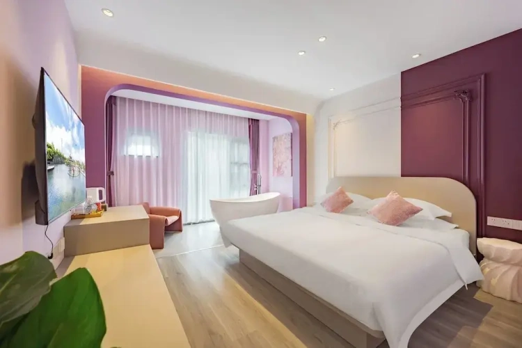 Classic Double room with balcony and with partial sea view