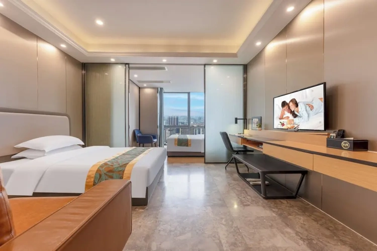Superior Quadruple room with city view