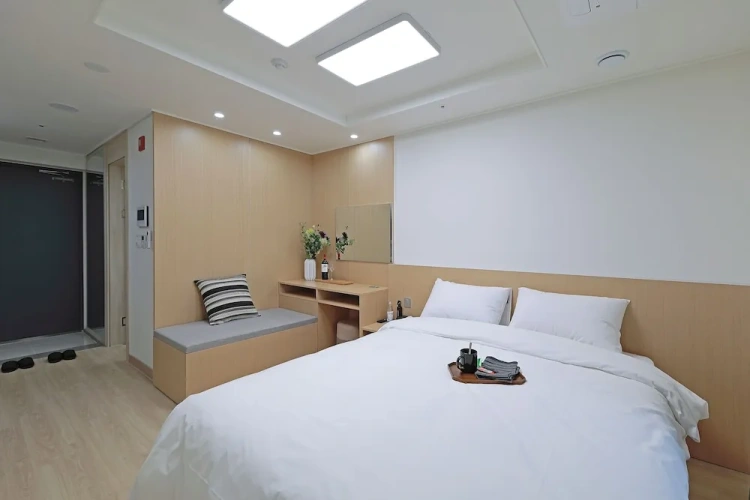 Standard Double room with city view