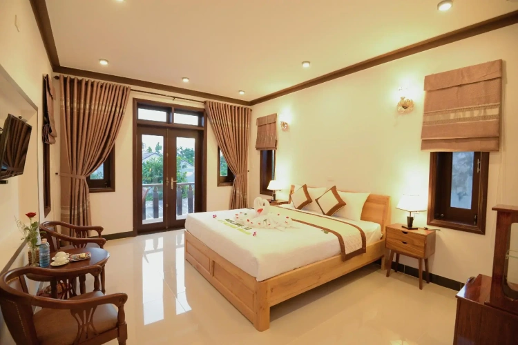 Deluxe room with pool view