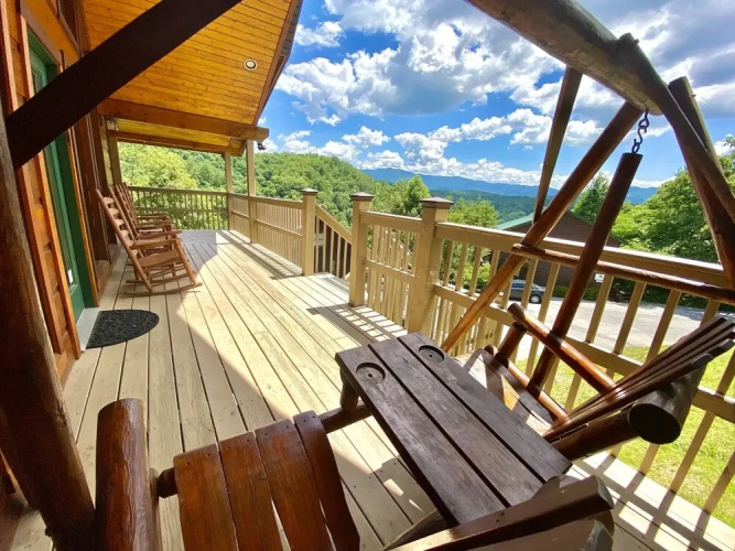 Rocky Top Rendez - 2 Br cabin by RedAwning