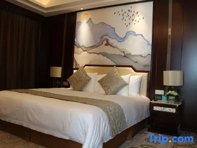 1 Bedroom Deluxe Suite with lake view