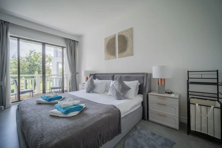 2 Bedrooms Executive Apartment with balcony and with golf view