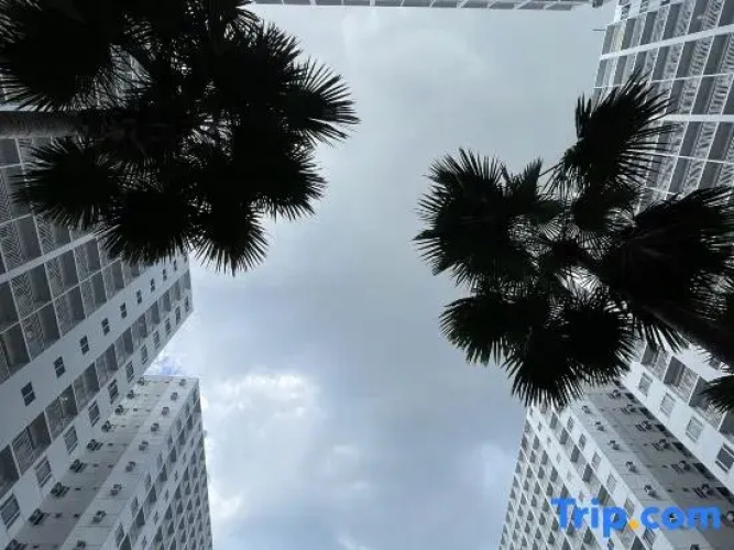 1 BR Condo Unit with Balcony 12th Floor | Pool View near MOA